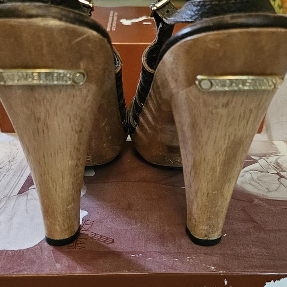Michael Kors shoes, wood heel - Picture 3 of 5